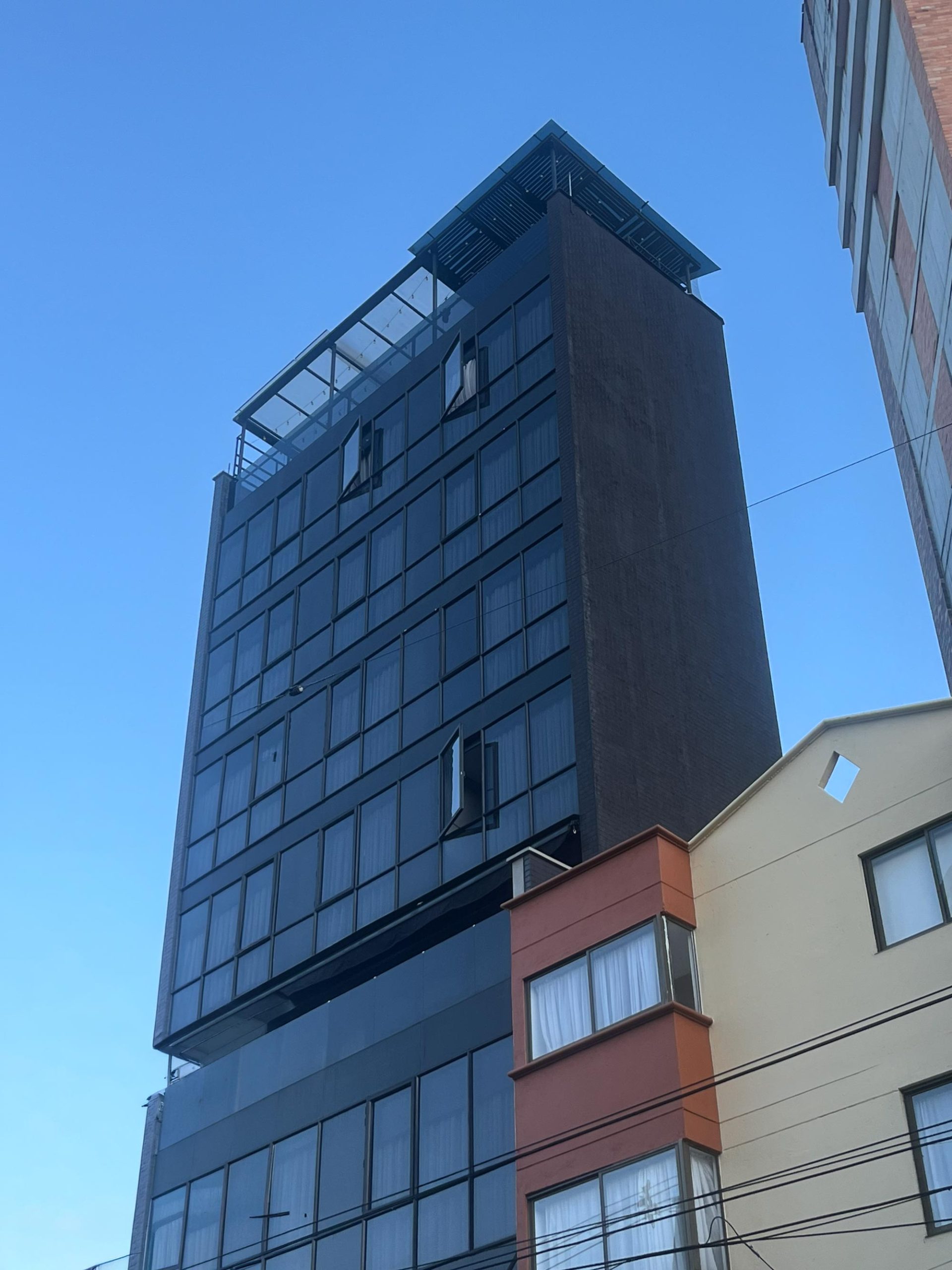 comercial-hotel-medellin-2